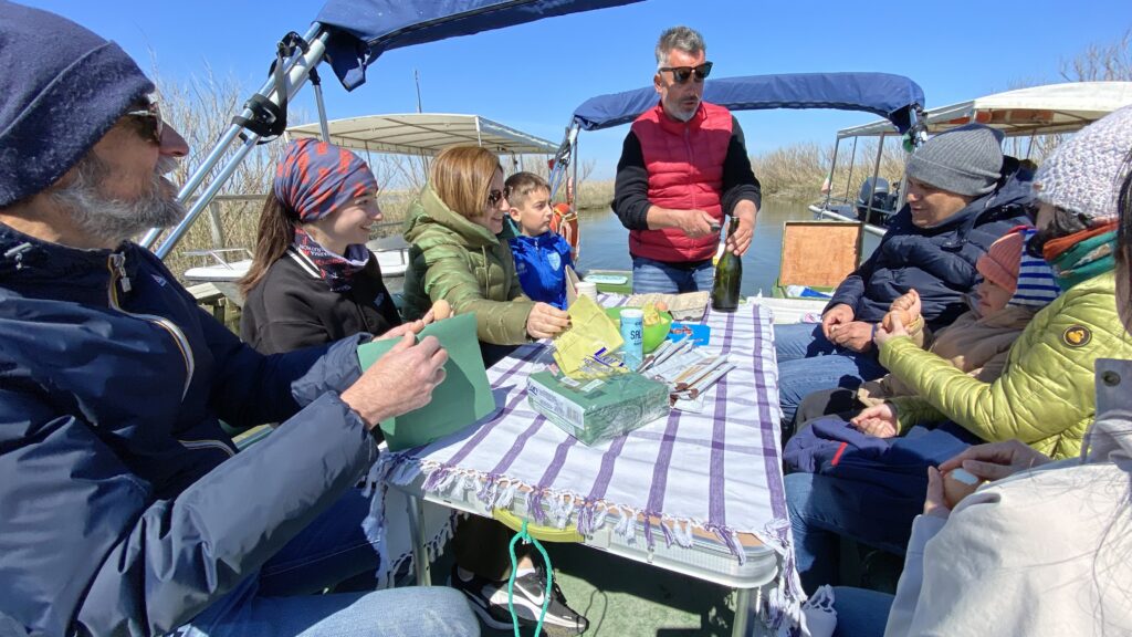 Aperitivo sulla barca dei pescatori